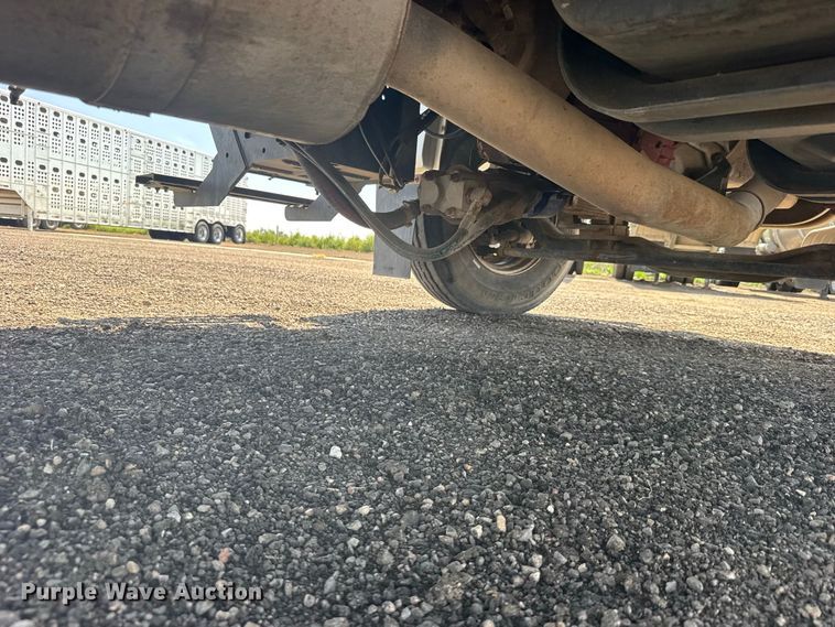 image for item DY3285 2000 Ford F650 Super Duty utility / service truck