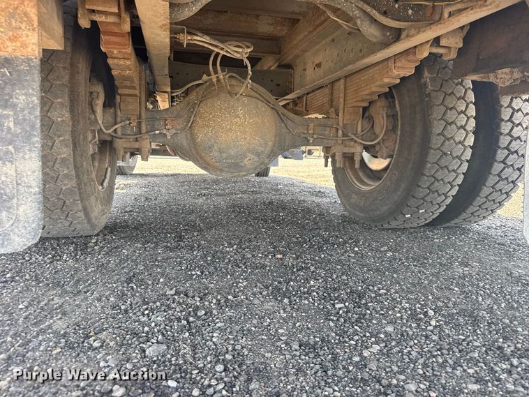 image for item DY3285 2000 Ford F650 Super Duty utility / service truck