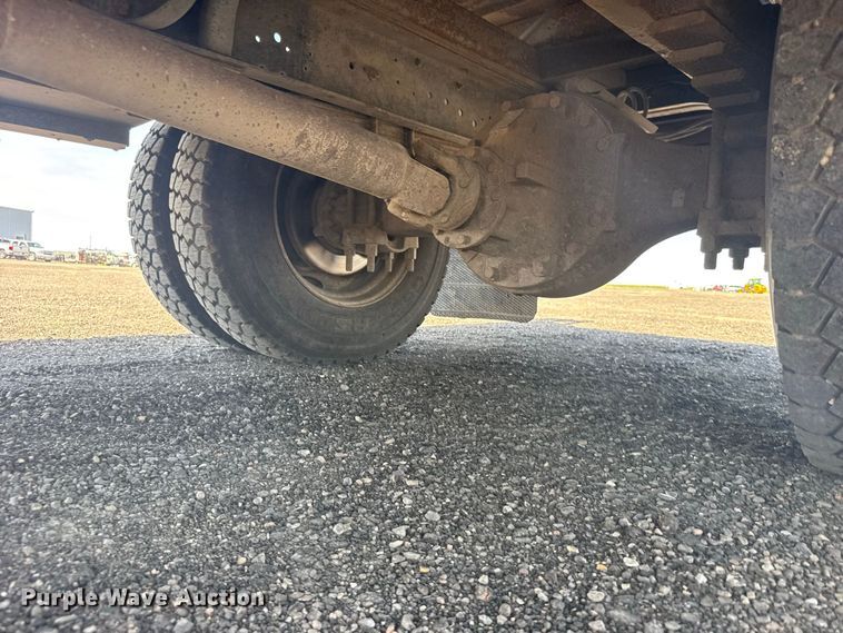 image for item DY3285 2000 Ford F650 Super Duty utility / service truck