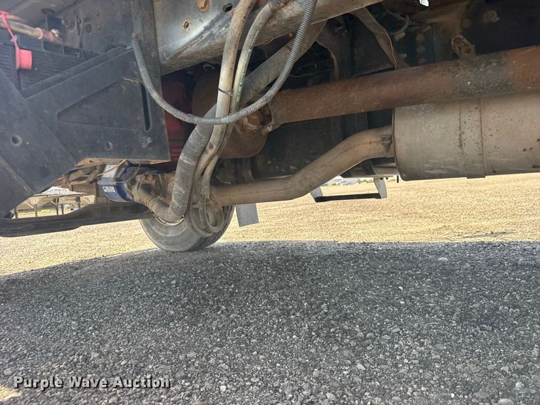 image for item DY3285 2000 Ford F650 Super Duty utility / service truck