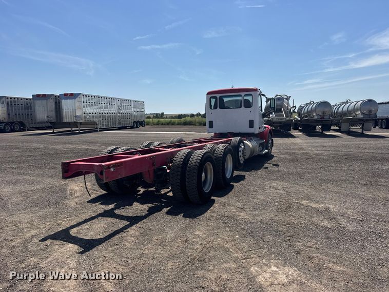 image for item DY3287 2016 Peterbilt 579 truck cab and chassis