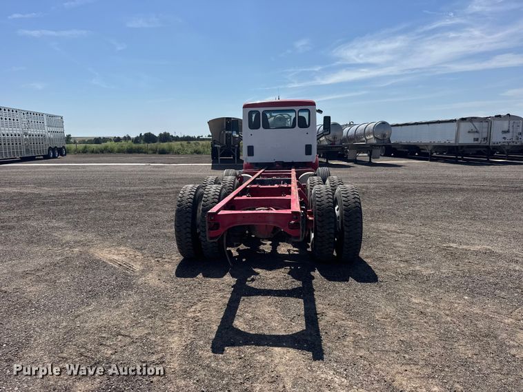 image for item DY3287 2016 Peterbilt 579 truck cab and chassis