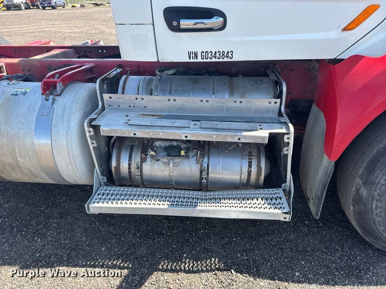 image for item DY3287 2016 Peterbilt 579 truck cab and chassis