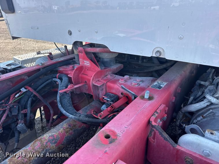 image for item DY3287 2016 Peterbilt 579 truck cab and chassis