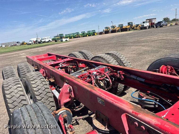image for item DY3287 2016 Peterbilt 579 truck cab and chassis