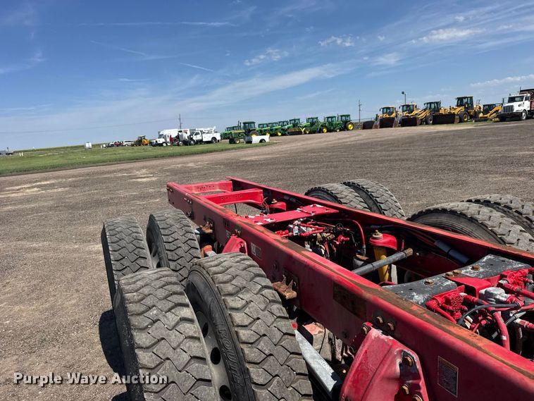 image for item DY3287 2016 Peterbilt 579 truck cab and chassis