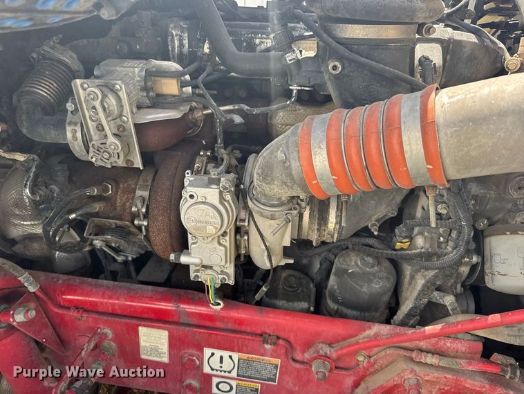 image for item DY3287 2016 Peterbilt 579 truck cab and chassis