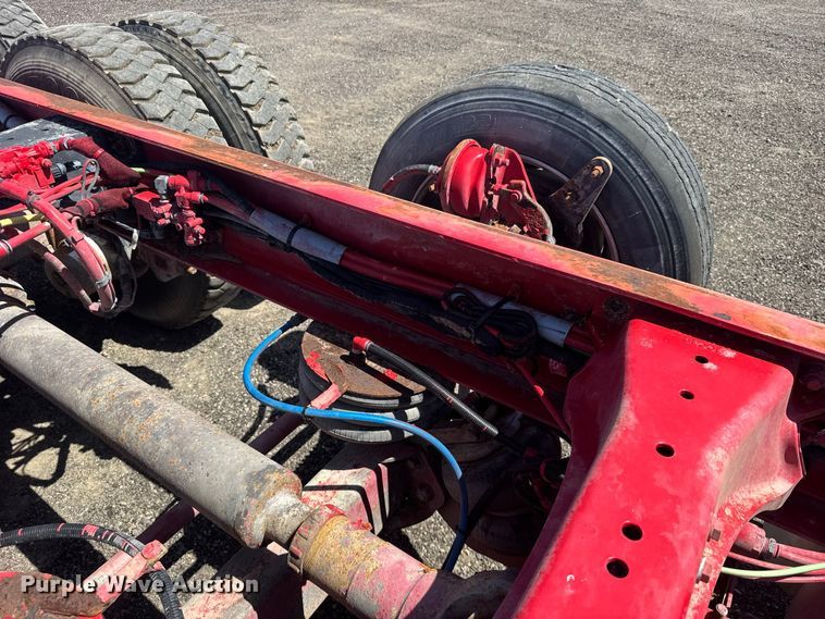 image for item DY3287 2016 Peterbilt 579 truck cab and chassis