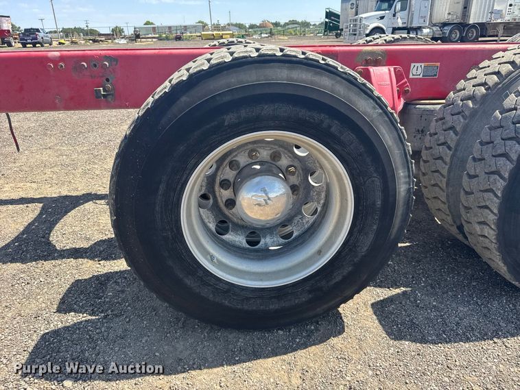 image for item DY3287 2016 Peterbilt 579 truck cab and chassis
