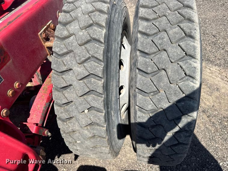image for item DY3287 2016 Peterbilt 579 truck cab and chassis