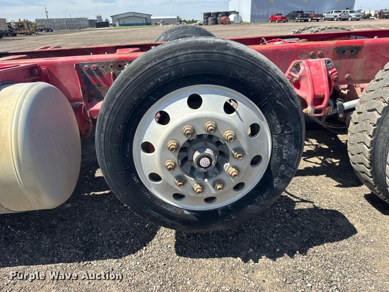image for item DY3287 2016 Peterbilt 579 truck cab and chassis