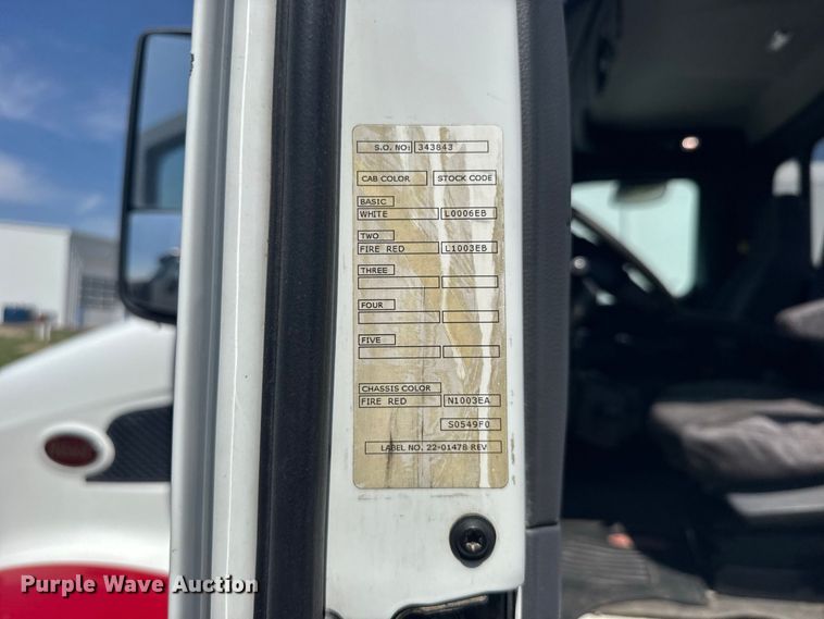 image for item DY3287 2016 Peterbilt 579 truck cab and chassis