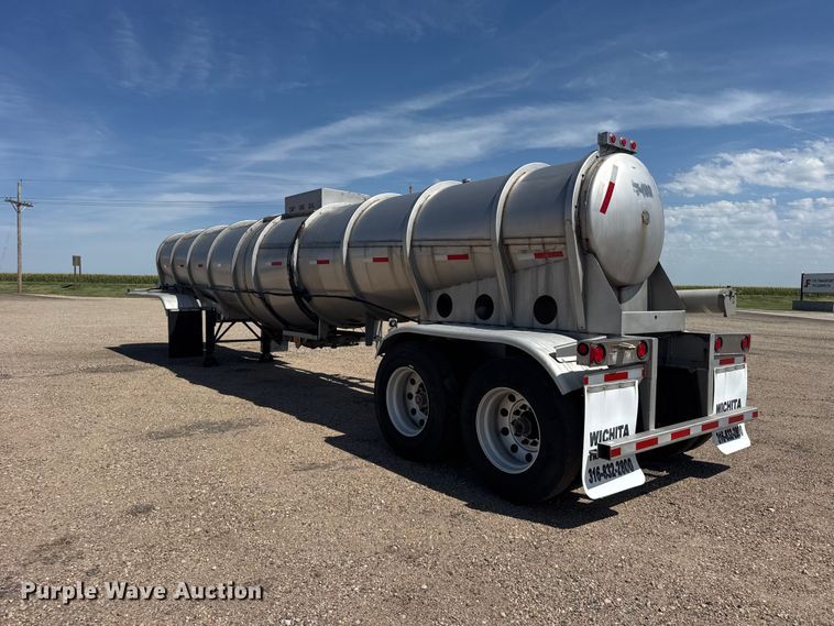 image for item DY3290 2013 Bulk Tank International tank trailer