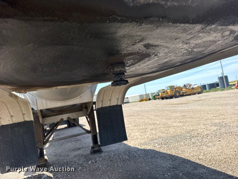 image for item DY3290 2013 Bulk Tank International tank trailer