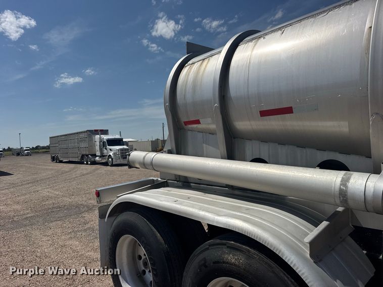 image for item DY3290 2013 Bulk Tank International tank trailer