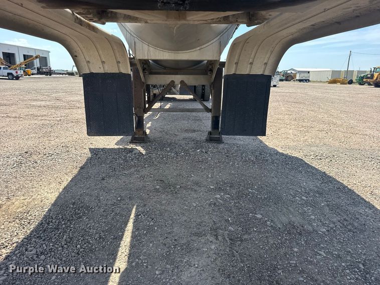 image for item DY3290 2013 Bulk Tank International tank trailer