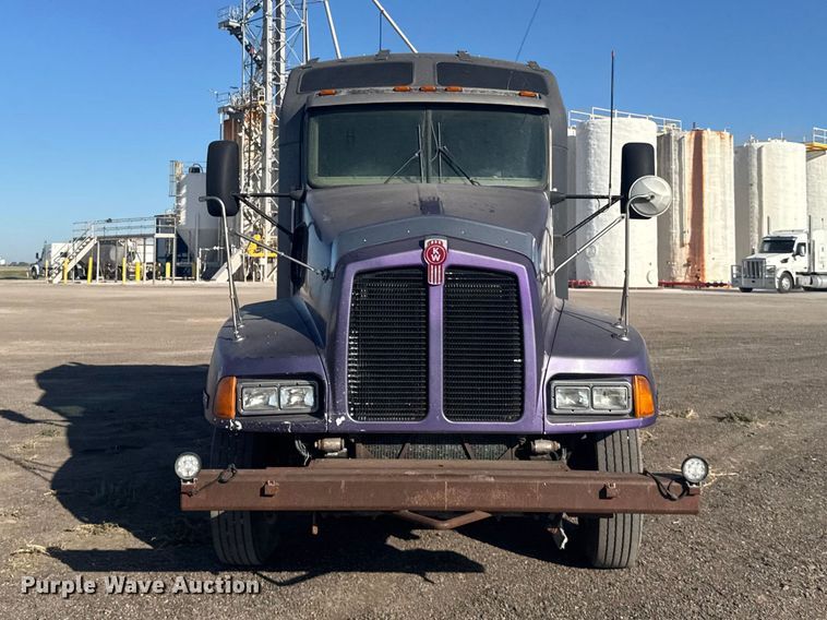 image for item DY3296 1998 Kenworth T600 semi truck