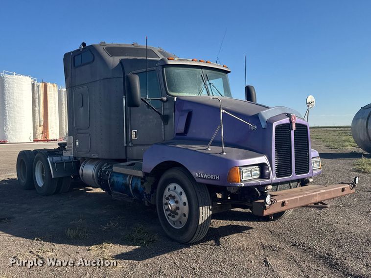 image for item DY3296 1998 Kenworth T600 semi truck