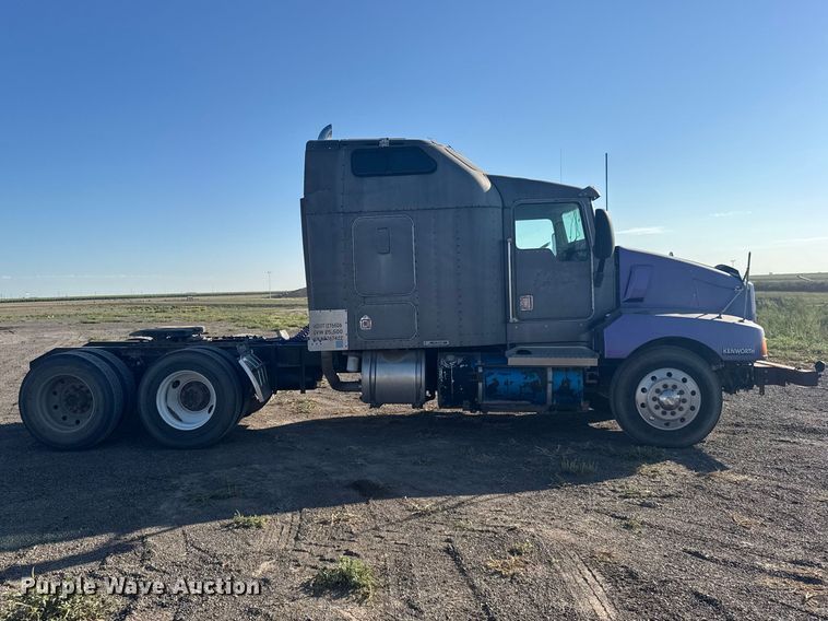 image for item DY3296 1998 Kenworth T600 semi truck