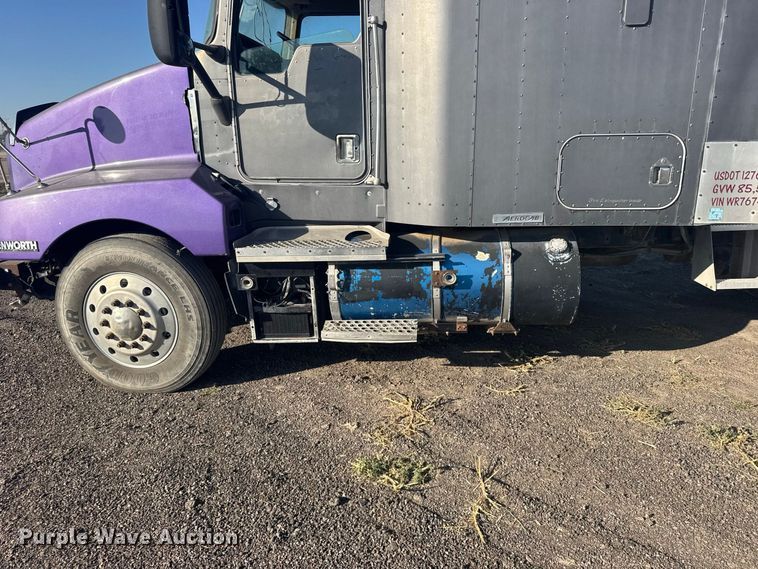 image for item DY3296 1998 Kenworth T600 semi truck