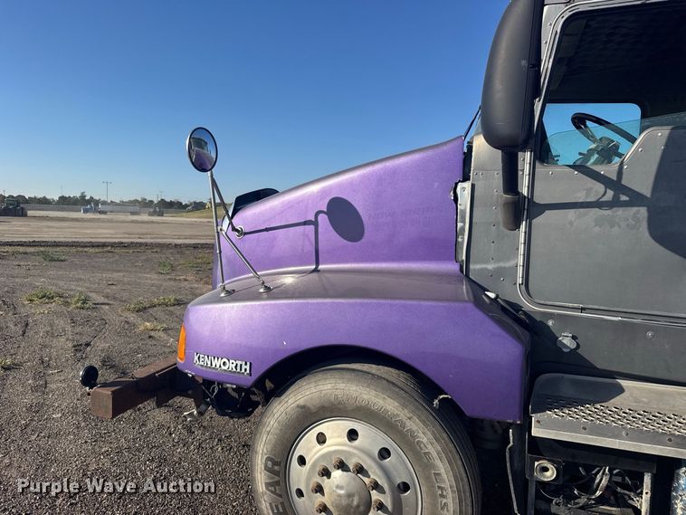 image for item DY3296 1998 Kenworth T600 semi truck