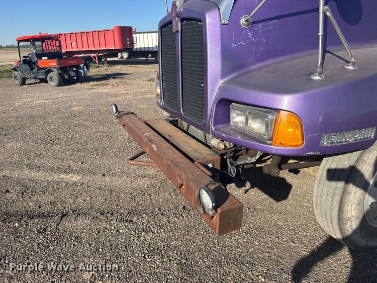 image for item DY3296 1998 Kenworth T600 semi truck