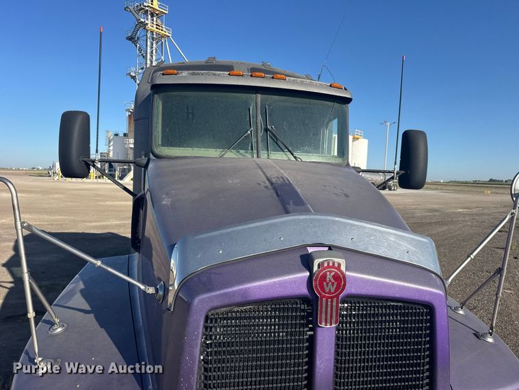 image for item DY3296 1998 Kenworth T600 semi truck