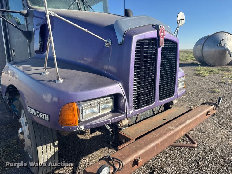 image for item DY3296 1998 Kenworth T600 semi truck
