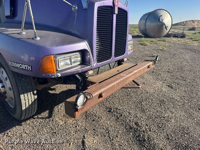 image for item DY3296 1998 Kenworth T600 semi truck