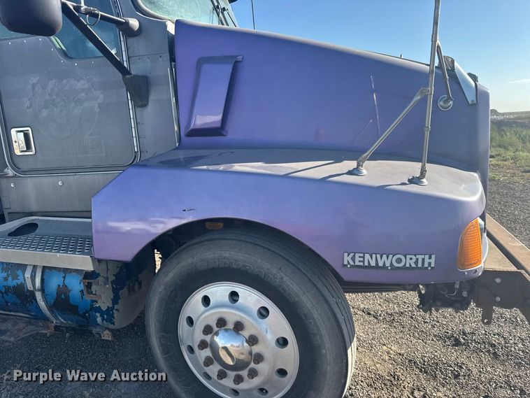 image for item DY3296 1998 Kenworth T600 semi truck