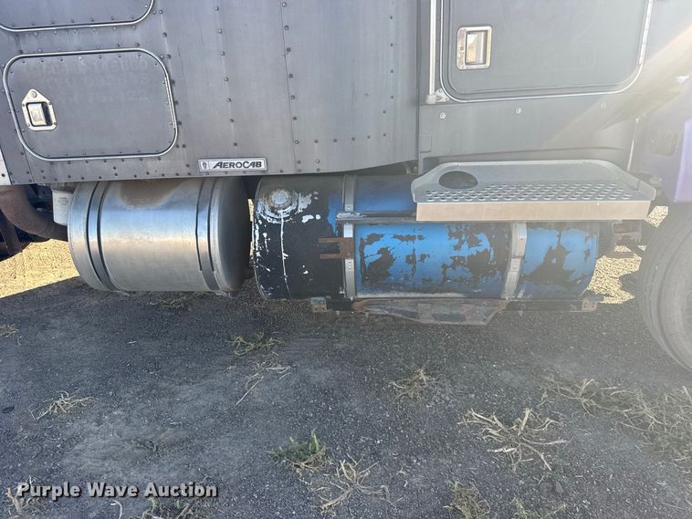 image for item DY3296 1998 Kenworth T600 semi truck