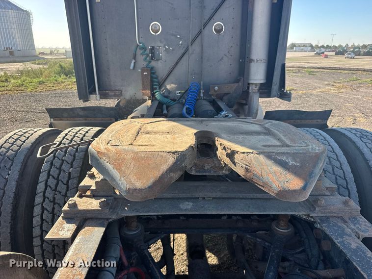 image for item DY3296 1998 Kenworth T600 semi truck