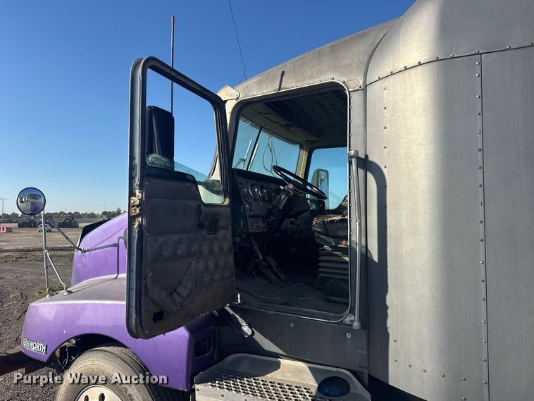 image for item DY3296 1998 Kenworth T600 semi truck