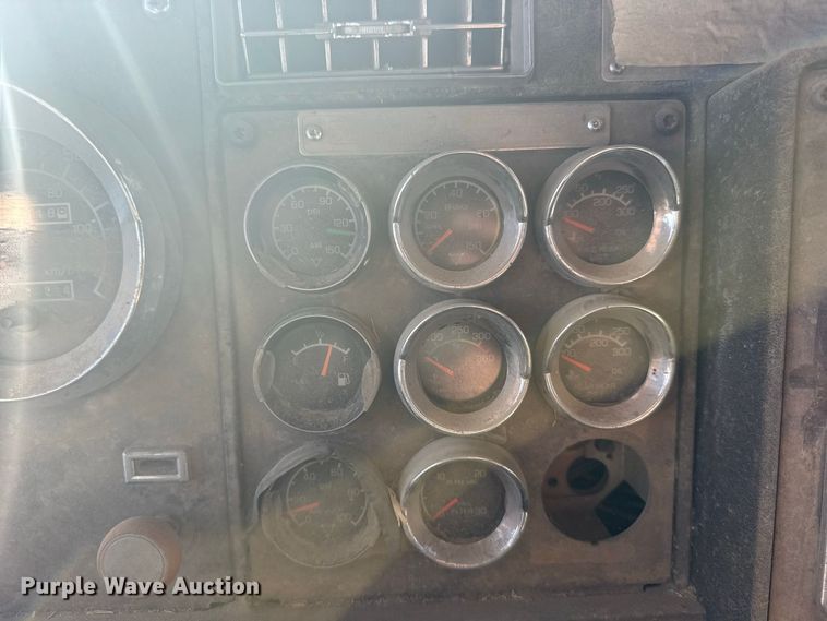 image for item DY3296 1998 Kenworth T600 semi truck