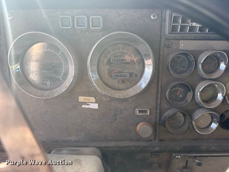 image for item DY3296 1998 Kenworth T600 semi truck
