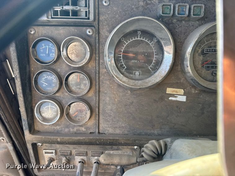 image for item DY3296 1998 Kenworth T600 semi truck