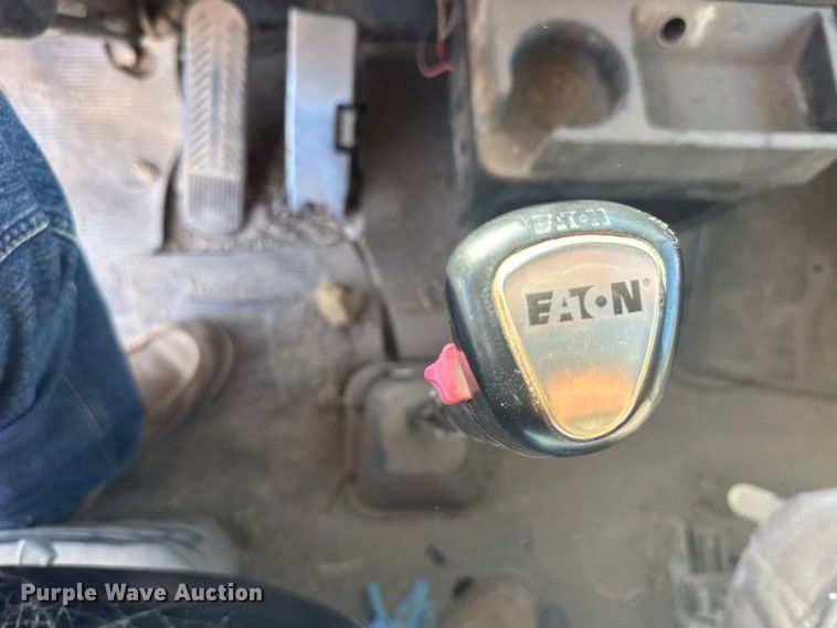 image for item DY3296 1998 Kenworth T600 semi truck