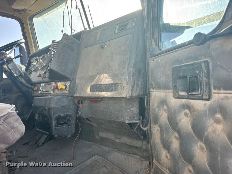 image for item DY3296 1998 Kenworth T600 semi truck