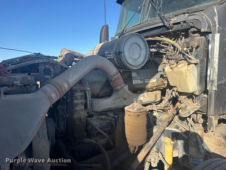 image for item DY3296 1998 Kenworth T600 semi truck