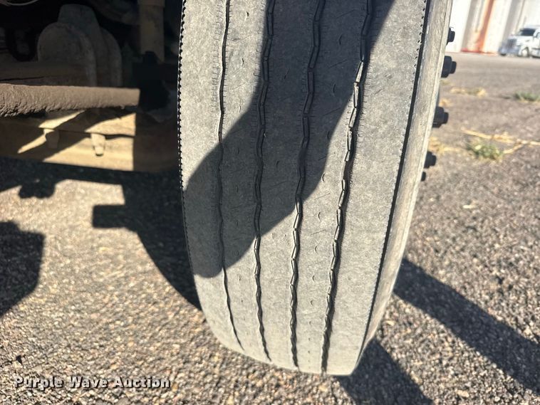 image for item DY3296 1998 Kenworth T600 semi truck