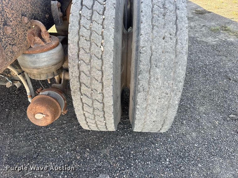 image for item DY3296 1998 Kenworth T600 semi truck