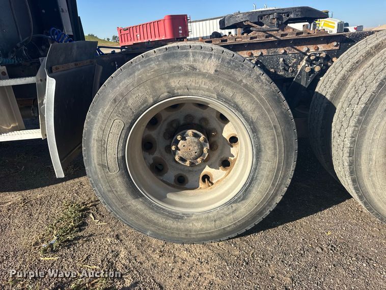image for item DY3296 1998 Kenworth T600 semi truck