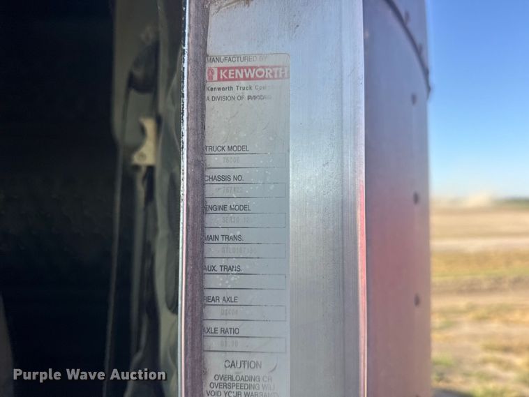 image for item DY3296 1998 Kenworth T600 semi truck