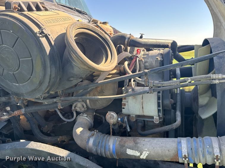 image for item DY3299 2002 Freightliner Columbia semi truck