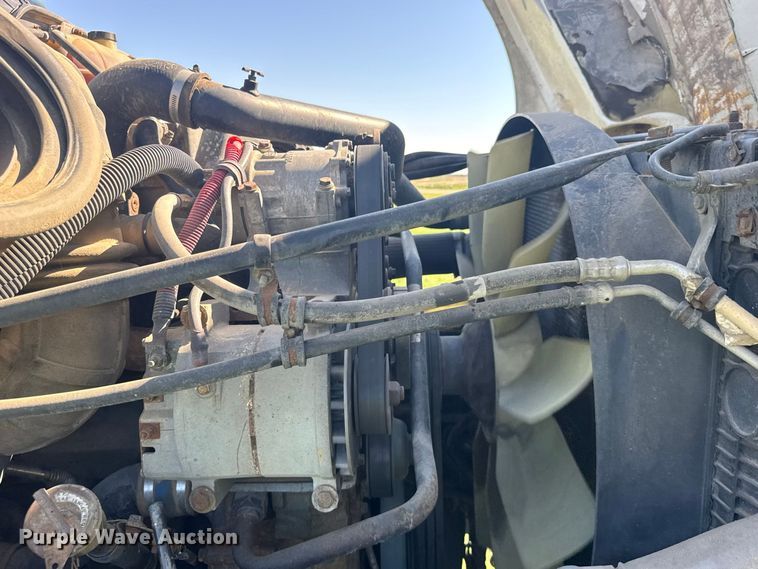 image for item DY3299 2002 Freightliner Columbia semi truck
