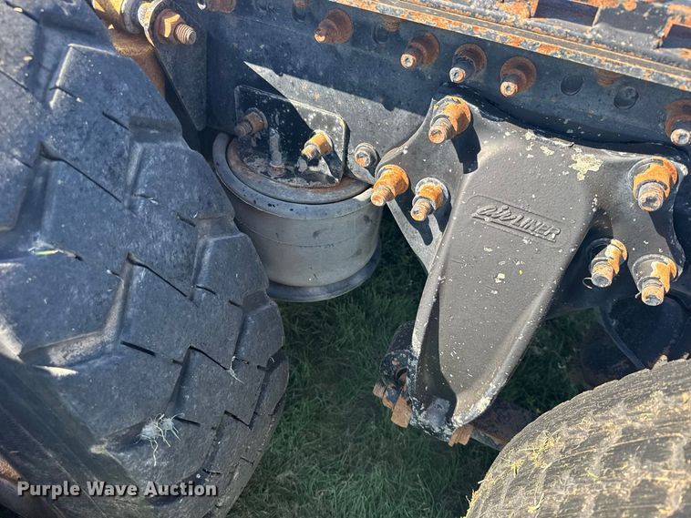 image for item DY3299 2002 Freightliner Columbia semi truck
