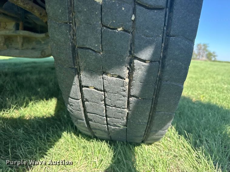image for item DY3299 2002 Freightliner Columbia semi truck