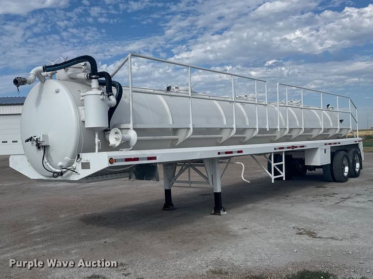 image for item DY3308 2012 Pinsa Cisterna vacuum trailer