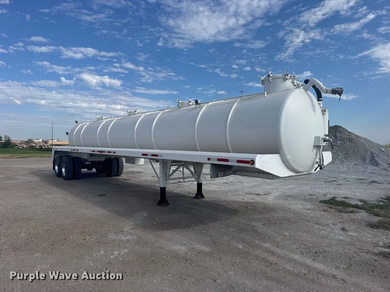 image for item DY3308 2012 Pinsa Cisterna vacuum trailer