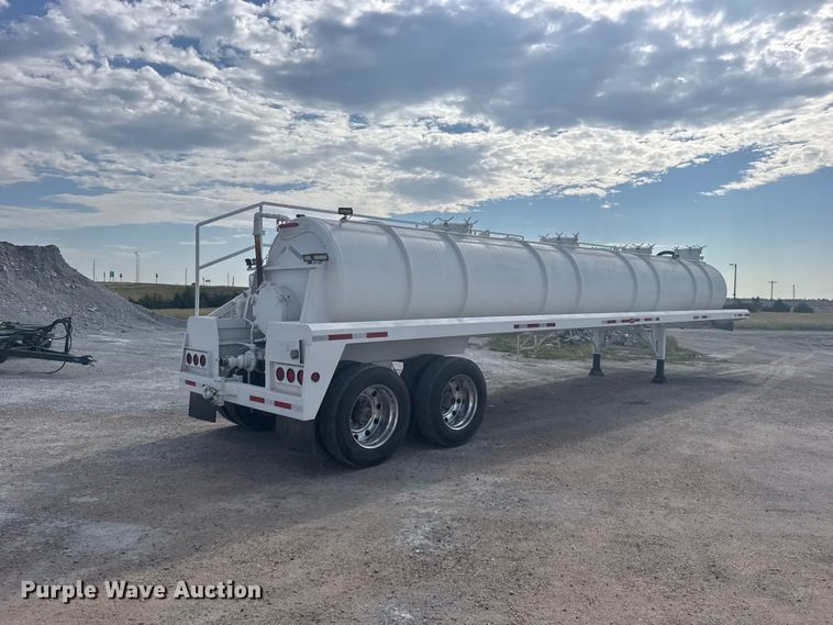 image for item DY3308 2012 Pinsa Cisterna vacuum trailer